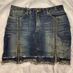 Zippered denim skirt